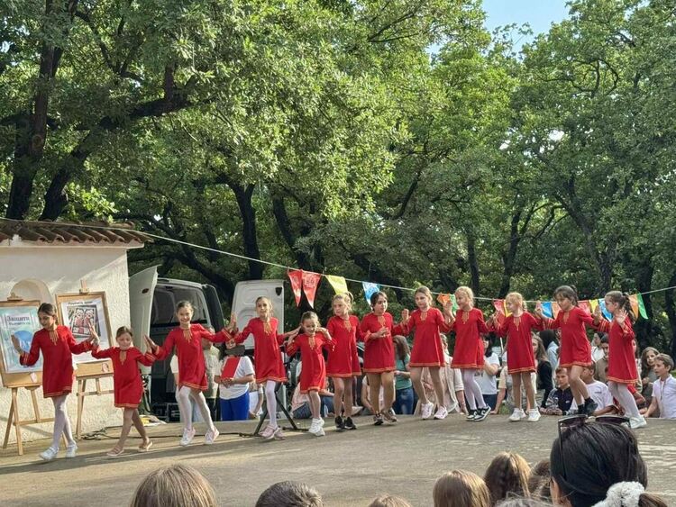 Пролетен празник на ОУ „Св. Климент Охридски“ обедини малки и големи с благотворителна цел