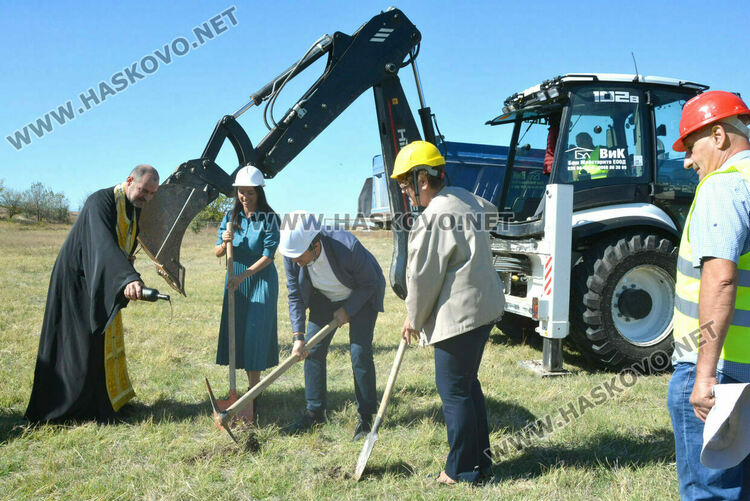 Първата копка на спортния комплекс , октомври 2024 - Снимка Архив