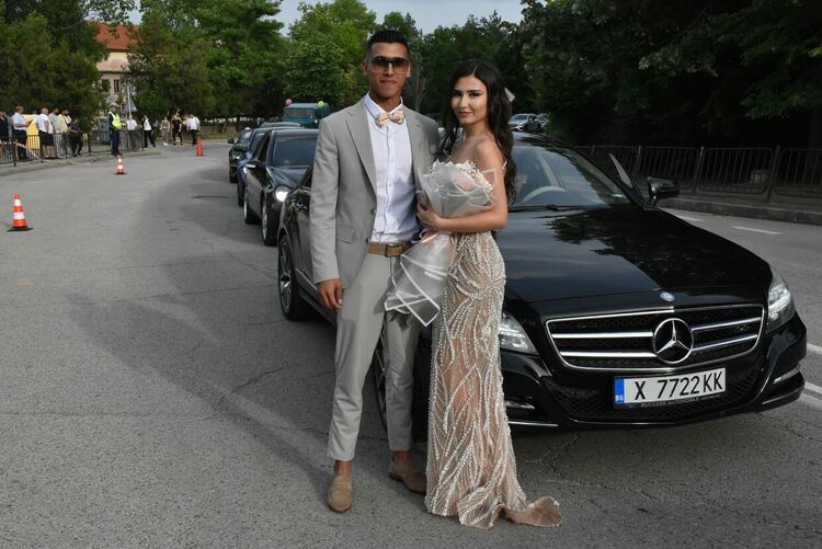 91 абитуриенти от ПГ по туризъм празнуват тази нощ 