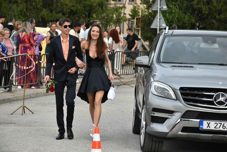 91 абитуриенти от ПГ по туризъм празнуват тази нощ 