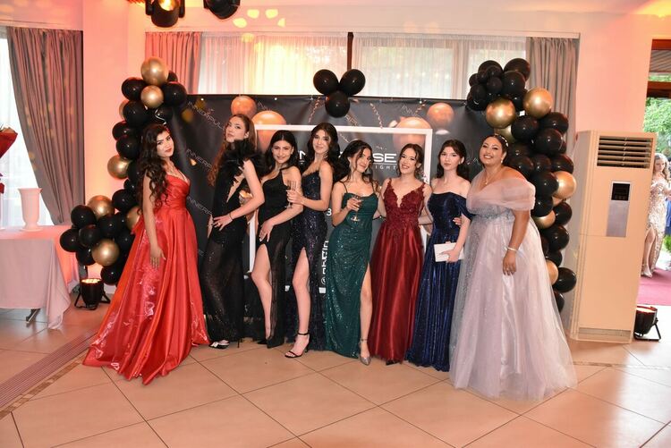 91 абитуриенти от ПГ по туризъм празнуват тази нощ 