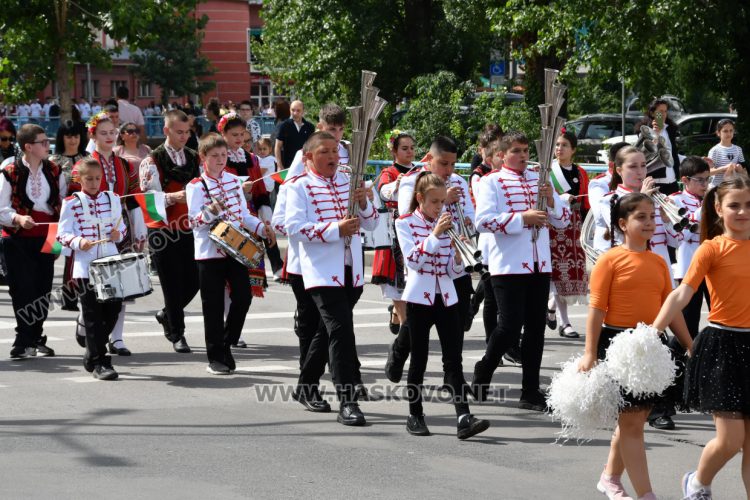 Хасково празнува най-българския празник – 24 май, наградиха ученици и учители