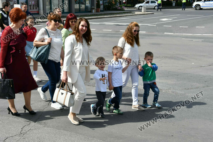 Хасково празнува най-българския празник – 24 май, наградиха ученици и учители