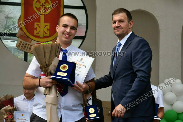 Хасково празнува най-българския празник – 24 май, наградиха ученици и учители