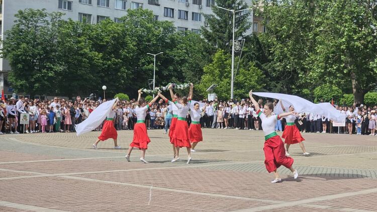 Димитровград отличи на празничния 24 май най-изявените си учители, културни дейци и ученици