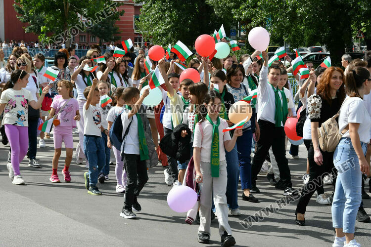 Хасково празнува най-българския празник – 24 май, наградиха ученици и учители