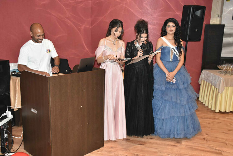 Абитуриентите от ПГЛП дефилираха в центъра на Хасково