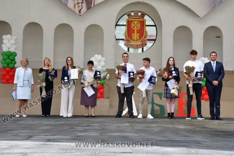 Хасково празнува най-българския празник – 24 май, наградиха ученици и учители