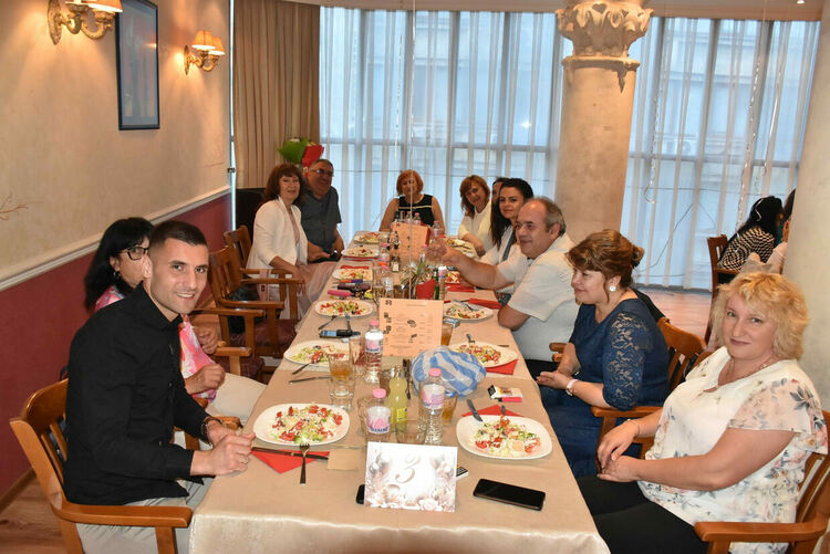 Абитуриентите от ПГЛП дефилираха в центъра на Хасково