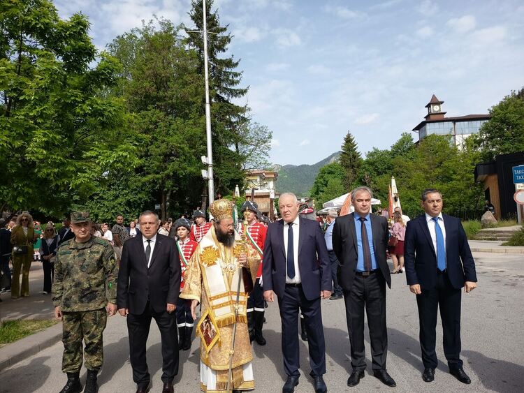  Смолян с шествие за пример как се празнува 24 май! / ГАЛЕРИЯ/