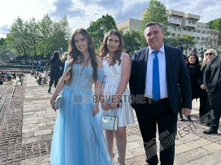 Феерия от емоции и стил в Смолян: Абитуриенти озариха града на 24 май