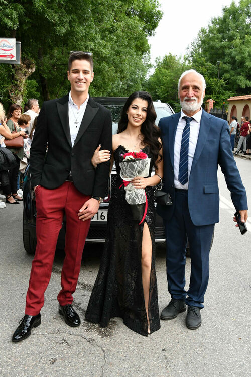 Абитуриентите от ЕГ показаха истинска грация, блясък и стил