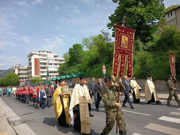  Смолян с шествие за пример как се празнува 24 май! / ГАЛЕРИЯ/