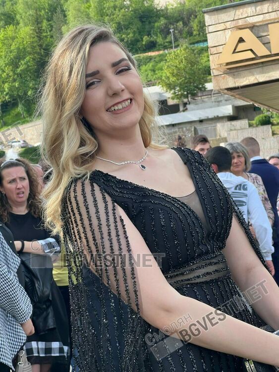 Феерия от емоции и стил в Смолян: Абитуриенти озариха града на 24 май