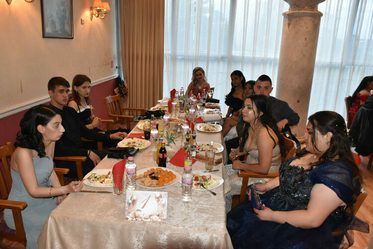 Абитуриентите от ПГЛП дефилираха в центъра на Хасково