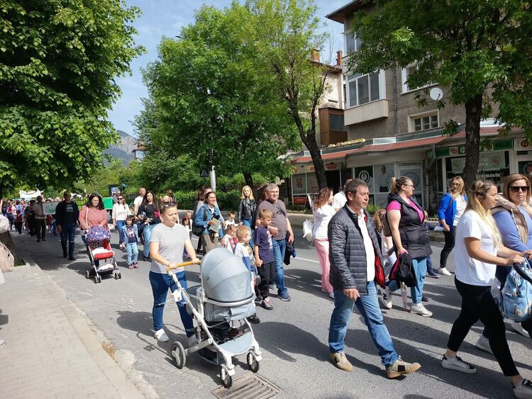  Смолян с шествие за пример как се празнува 24 май! / ГАЛЕРИЯ/