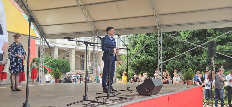 Димитровград отличи на празничния 24 май най-изявените си учители, културни дейци и ученици