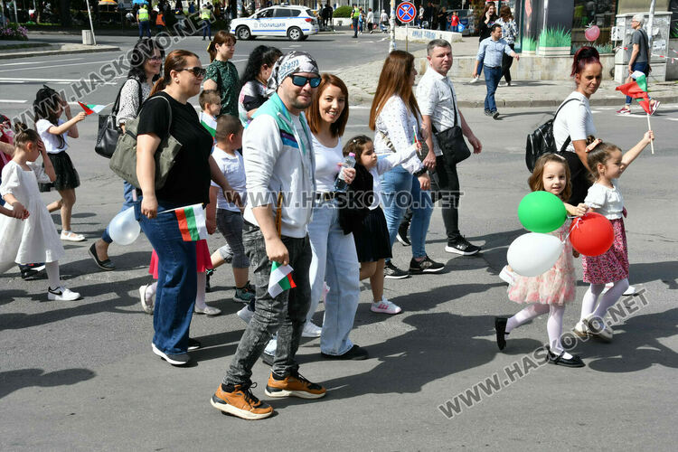 Хасково празнува най-българския празник – 24 май, наградиха ученици и учители