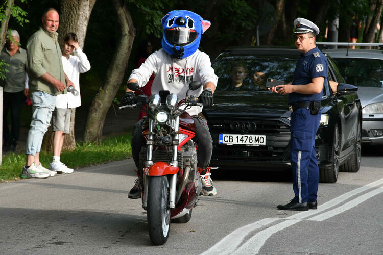 Абитуриентите от ЕГ показаха истинска грация, блясък и стил