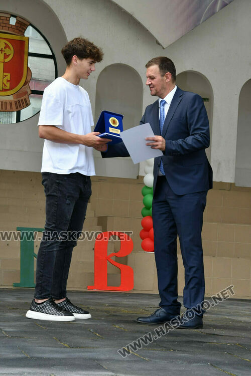 Хасково празнува най-българския празник – 24 май, наградиха ученици и учители