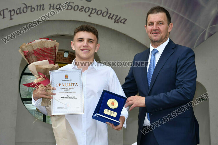 Хасково празнува най-българския празник – 24 май, наградиха ученици и учители