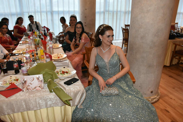 Абитуриентите от ПГЛП дефилираха в центъра на Хасково