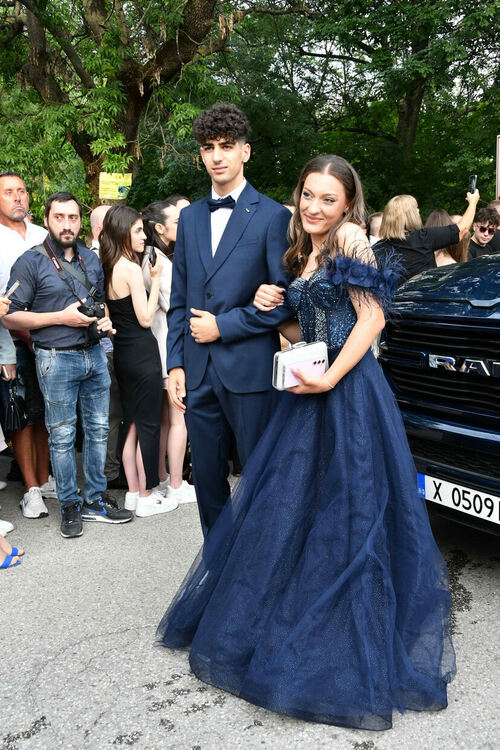 Абитуриентите от ЕГ показаха истинска грация, блясък и стил