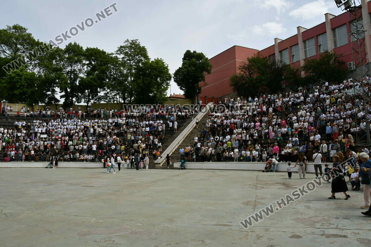 Хасково празнува най-българския празник – 24 май, наградиха ученици и учители