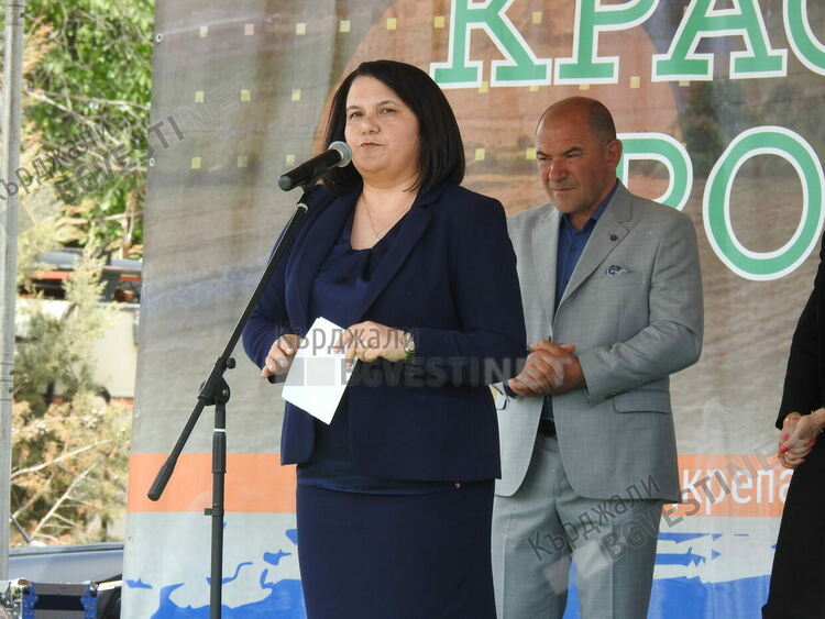 Двудневен фермфест в Момчилград,20 курбана и 100 чевермета събират хиляди от цялата страна/снимки/