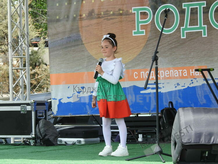 Двудневен фермфест в Момчилград,20 курбана и 100 чевермета събират хиляди от цялата страна/снимки/