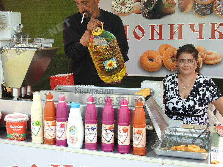 Двудневен фермфест в Момчилград,20 курбана и 100 чевермета събират хиляди от цялата страна/снимки/