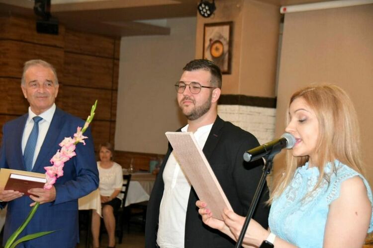 Наградиха изявени учители и културни дейци в Асеновград