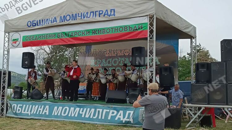 Двудневен фермфест в Момчилград,20 курбана и 100 чевермета събират хиляди от цялата страна/снимки/