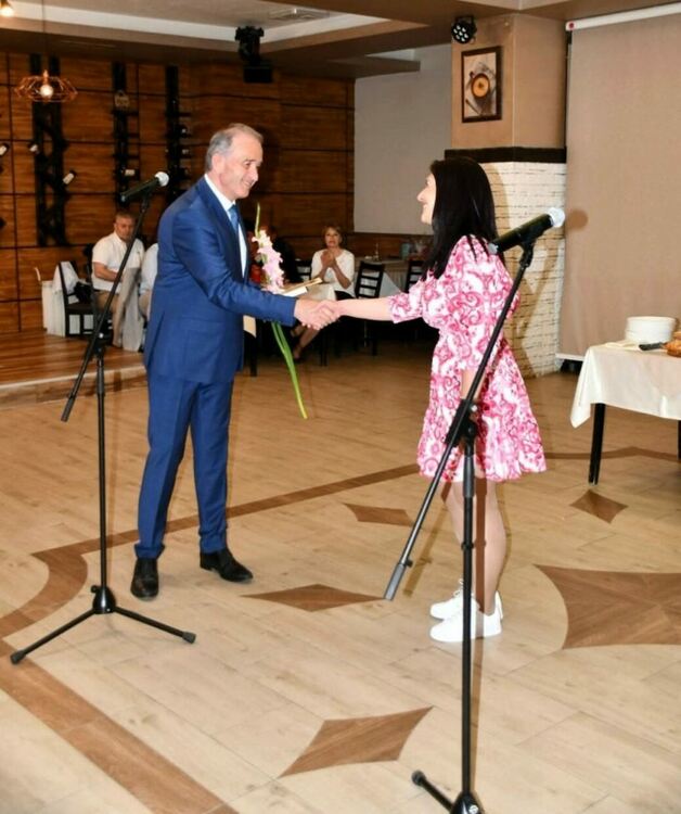 Наградиха изявени учители и културни дейци в Асеновград