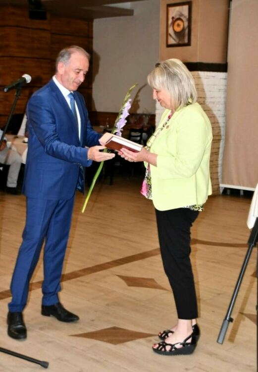 Наградиха изявени учители и културни дейци в Асеновград