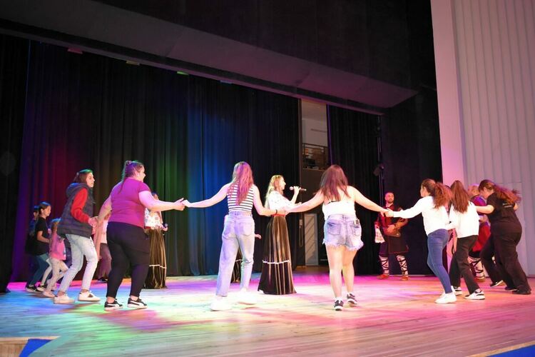 Асеновград отбеляза своя празник тържествено въпреки лошото време 