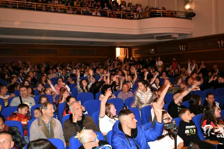 Асеновград отбеляза своя празник тържествено въпреки лошото време 