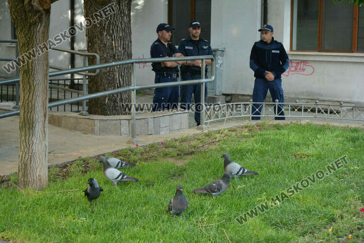 Близо 30 души излязоха на протест в Хасково във връзка с убийството на Маги