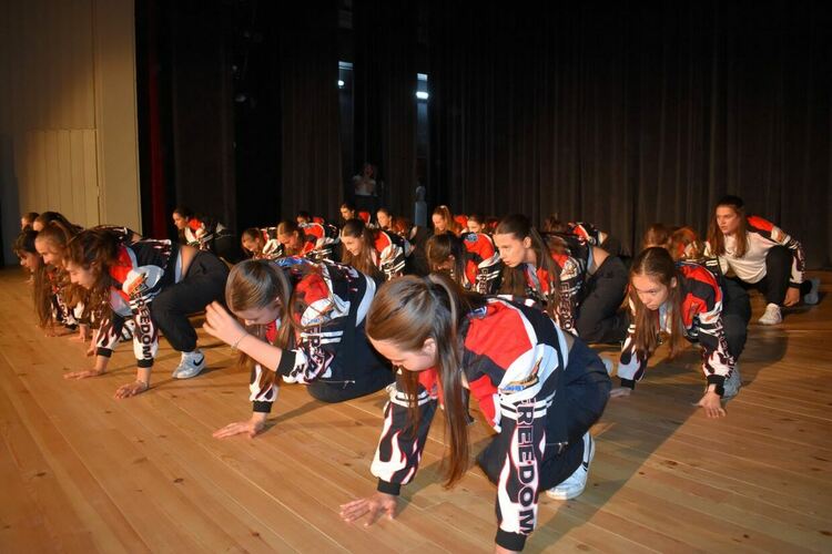 Асеновград отбеляза своя празник тържествено въпреки лошото време 