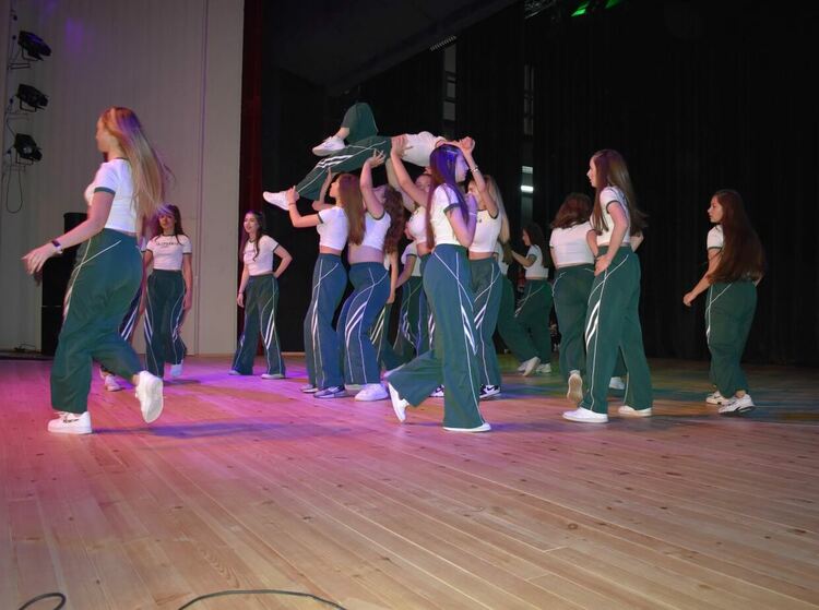 Асеновград отбеляза своя празник тържествено въпреки лошото време 