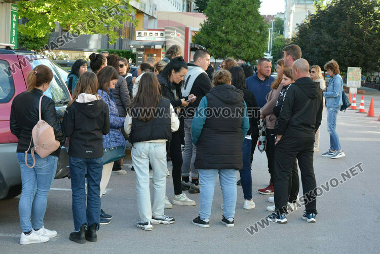 Близо 30 души излязоха на протест в Хасково във връзка с убийството на Маги