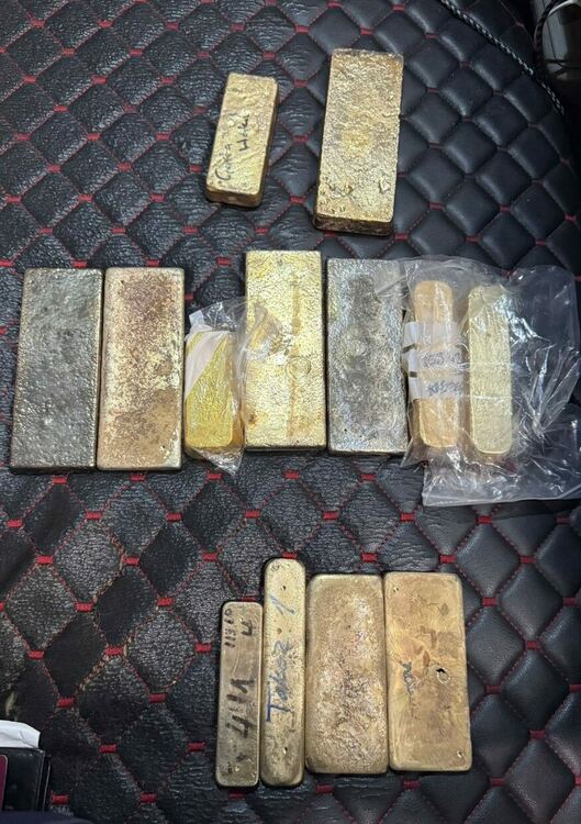 Откриха над 12 кг златни отливки и кюлче за 1.4 млн. лв. в микробус