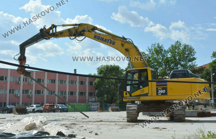 Част от бившия тютюнев склад до „Спартак“ от паркинг става многофамилна сграда 