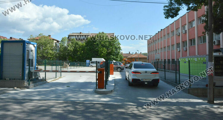 Част от бившия тютюнев склад до „Спартак“ от паркинг става многофамилна сграда 
