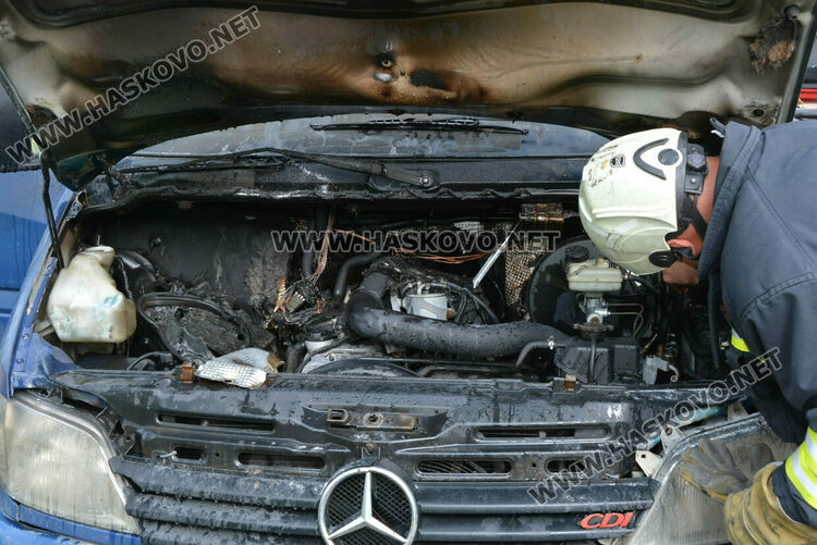 Бус пламна в движение край Хасково