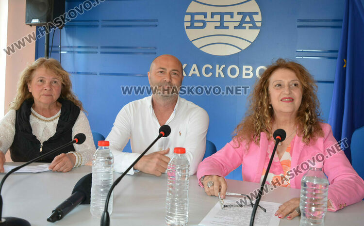 Организаторите Илиана Михова, Тодор Атанасов и Снежана Ангелова