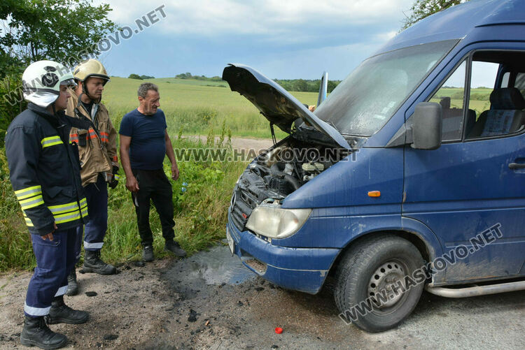 Бус пламна в движение край Хасково