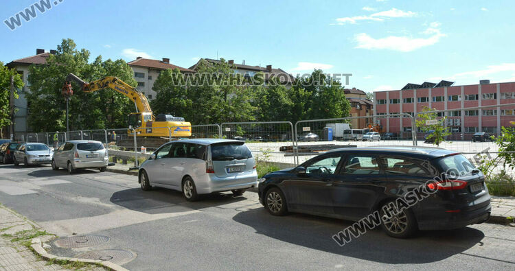 Част от бившия тютюнев склад до „Спартак“ от паркинг става многофамилна сграда 