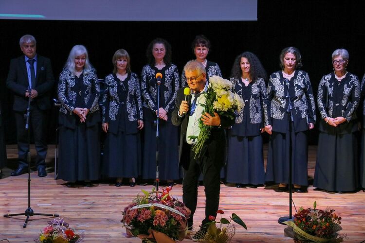 Ангелогласният дамски хор ”Незабравки” сътвори уникален  концерт-спектакъл