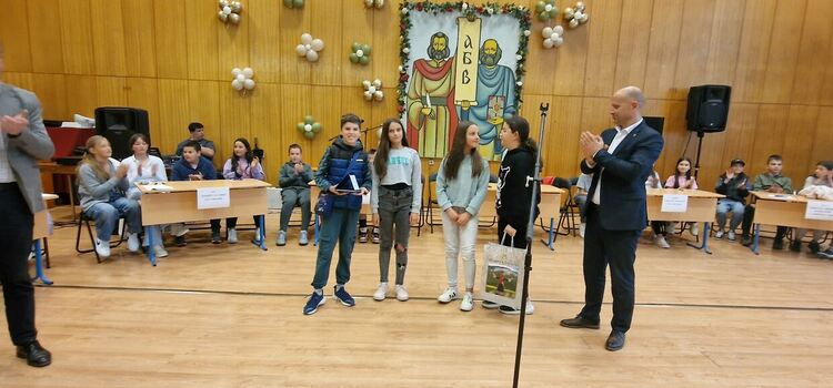 Петокласници от единадесет училища в област Смолян премериха знания и умения в състезанието „Ваканция, здравей! Да играем безопасно!“